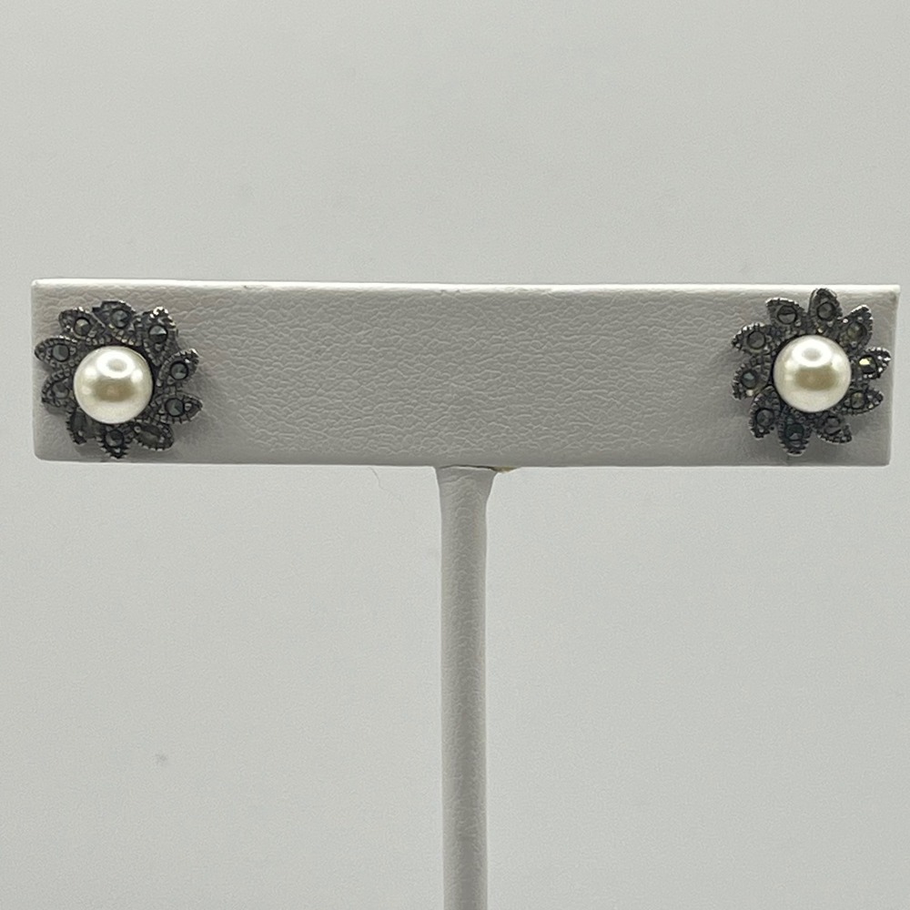 Vintage Pearl Flower Stud Post Earrings Marcasite‎ Silver Tone